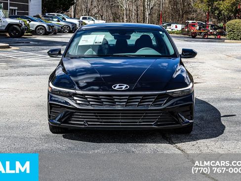 Used 2025 Hyundai Elantra Sport FWD image 11