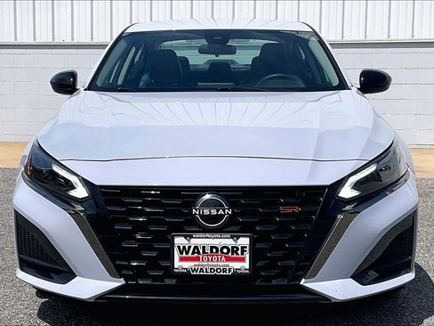 Used 2023 Nissan Altima 2.5 SR FWD image 3