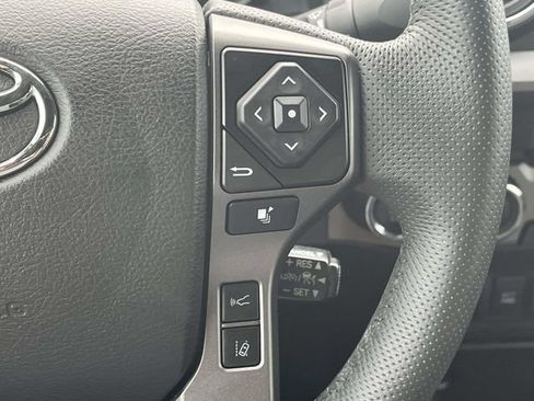 Used 2021 Toyota Tacoma TRD Off-Road w/ Technology Package AWD/4WD image 27
