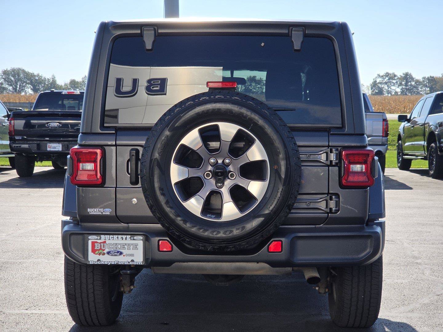 Used 2019 Jeep Wrangler Unlimited Sahara w/ Cold Weather Group AWD/4WD image 10