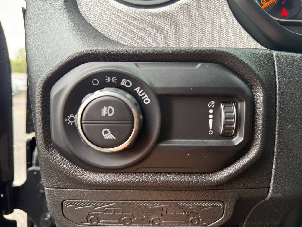 New 2025 Jeep Gladiator Sport AWD/4WD image 16