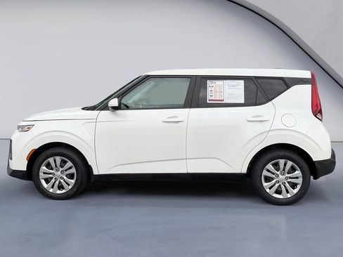 Used 2021 Kia Soul LX FWD image 2