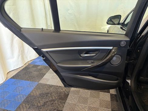 Used 2018 BMW 330i xDrive Sedan w/ M Sport Package AWD/4WD image 9