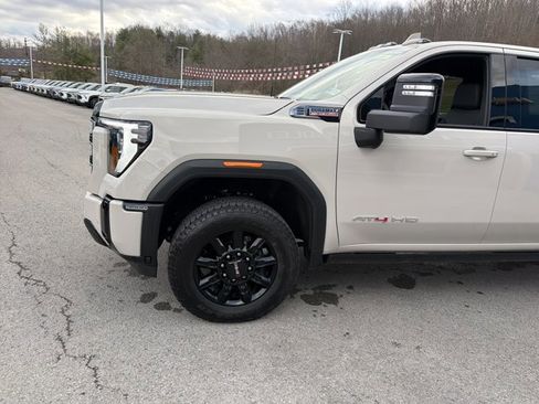 Used 2026 GMC Sierra 3500 AT4 w/ AT4 Premium Plus Package image 10