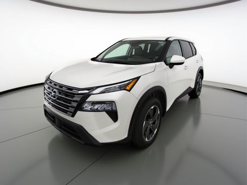 Used 2025 Nissan Rogue SV image 3