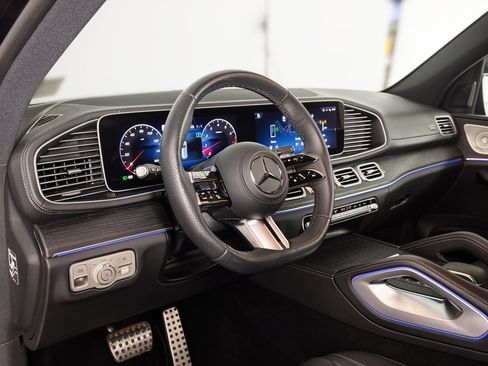 Used 2025 Mercedes-Benz GLS 580 4MATIC image 4