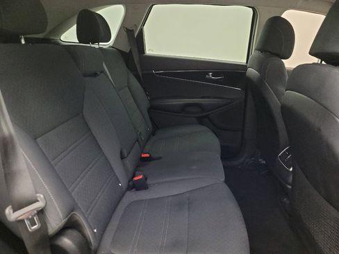Used 2017 Kia Sorento L FWD image 19