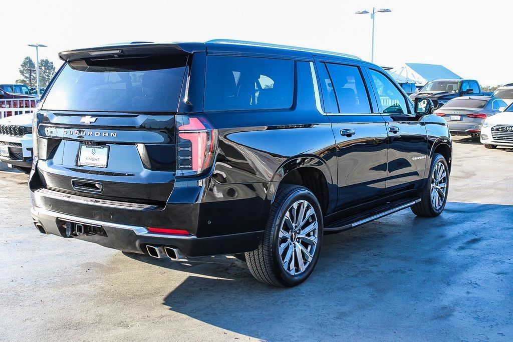 Used 2025 Chevrolet Suburban High Country AWD/4WD image 9