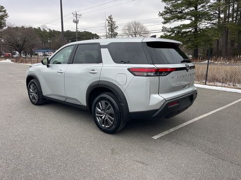 Certified 2024 Nissan Pathfinder S image 6