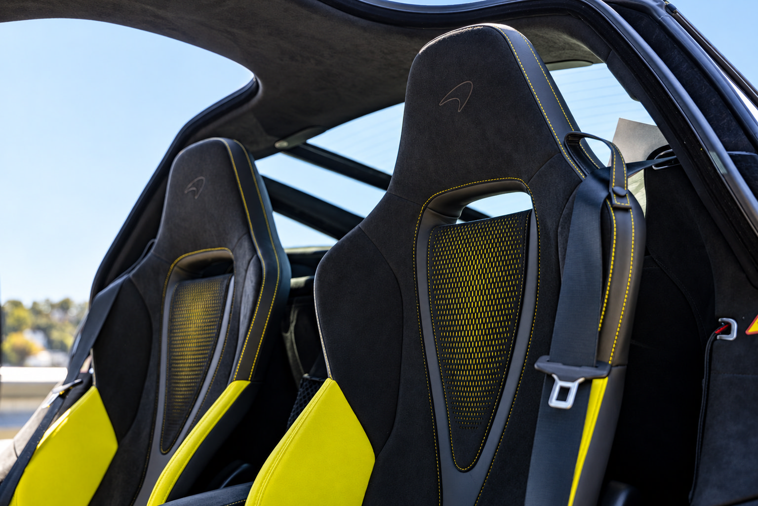Used 2024 McLaren 750S RWD image 16