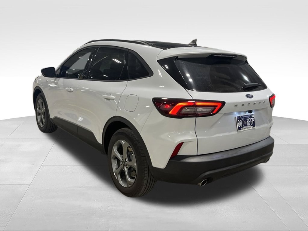 Used 2025 Ford Escape ST-Line w/ Equipment Group 301A FWD image 9