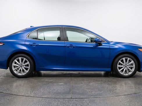 Used 2025 Toyota Camry LE image 11