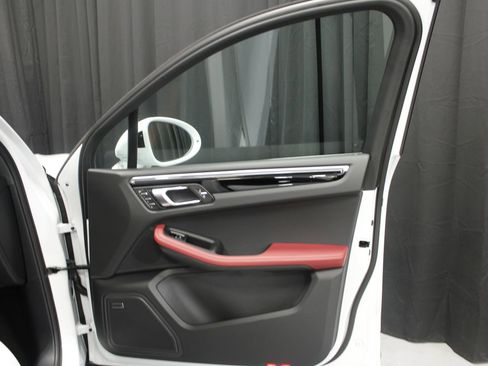 New 2026 Porsche Macan AWD/4WD image 23