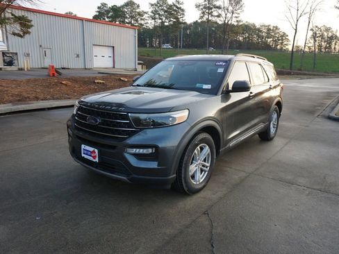 Used 2020 Ford Explorer XLT w/ Equipment Group 202A image 25