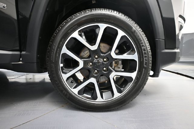 Used 2017 Jeep Compass Limited w/ Navigation Group AWD/4WD image 11
