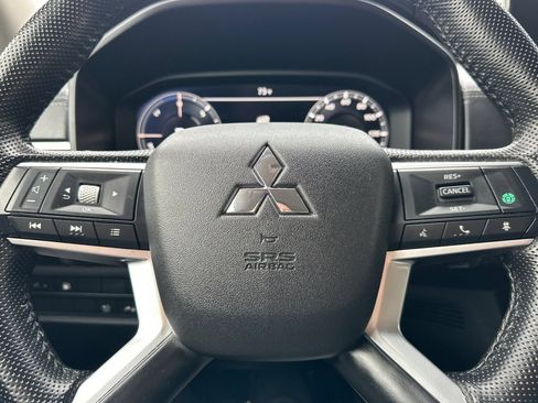 Used 2023 Mitsubishi Outlander 4WD Plug-In Hybrid image 32