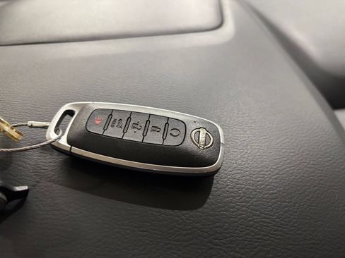 Used 2025 Nissan Rogue SV AWD/4WD image 27