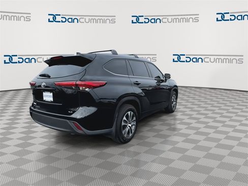 Used 2023 Toyota Highlander XLE image 8