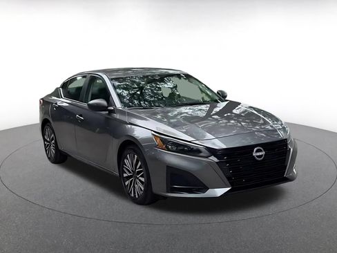 Used 2026 Nissan Altima 2.5 SV FWD image 3
