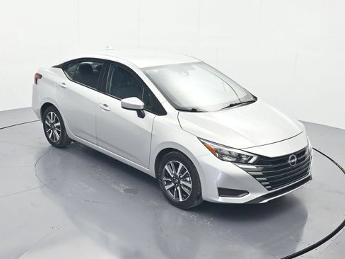 Used 2025 Nissan Versa SV FWD image 30