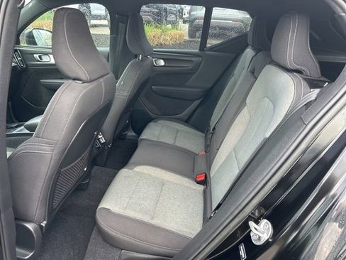 Used 2023 Volvo XC40 B5 Core AWD/4WD image 6