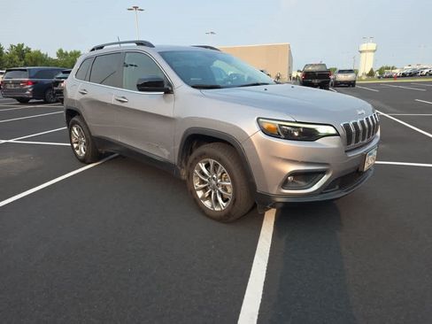 Used 2022 Jeep Cherokee Latitude Lux w/ Sun & Sound Group AWD/4WD image 2