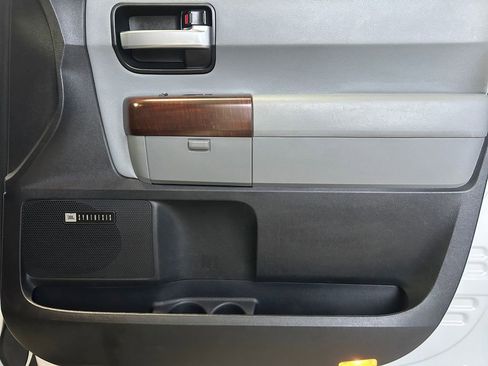 Used 2016 Toyota Sequoia Platinum image 26