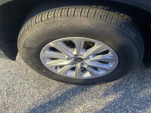 Used 2025 Toyota Grand Highlander AWD image 10