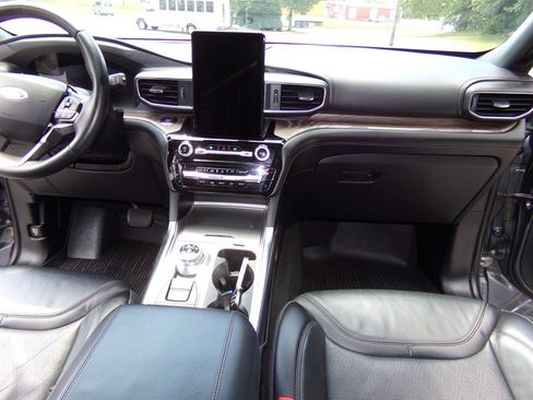 Used 2021 Ford Explorer Platinum w/ Equipment Group 601A AWD/4WD image 29