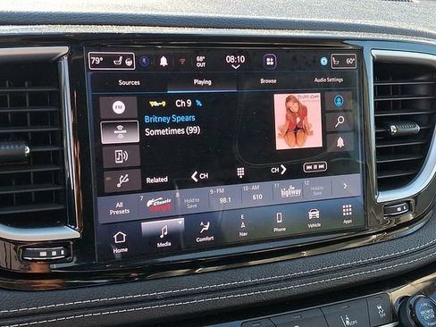 Used 2023 Chrysler Pacifica Limited FWD image 14