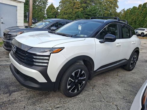 New 2025 Nissan Kicks SV w/ SV Premium Package image 2