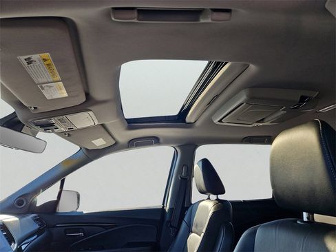 Certified 2022 Honda Pilot Touring image 15