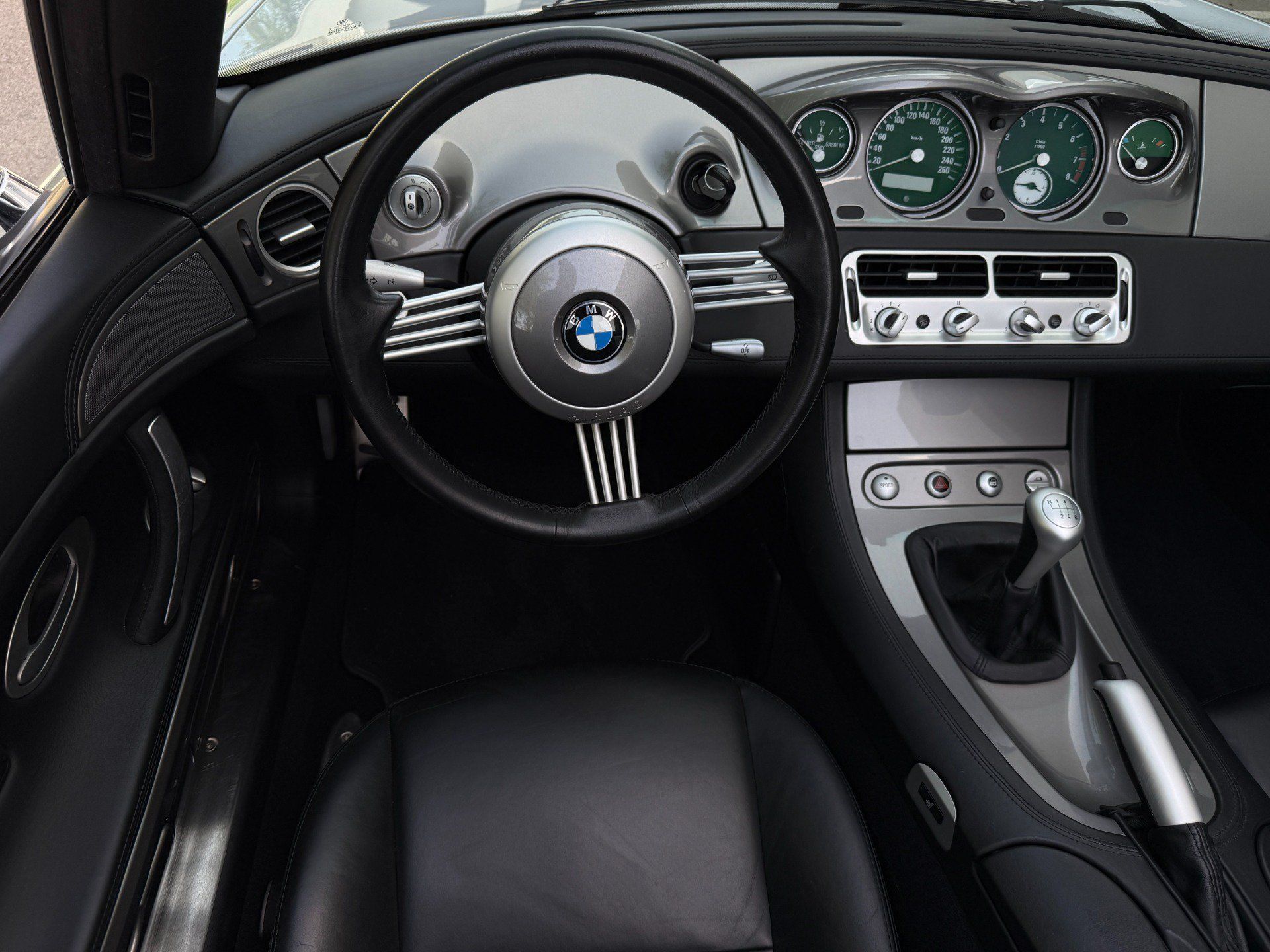 Used 2002 BMW Z8 RWD image 37