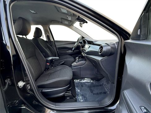 Used 2021 Nissan Kicks S image 11