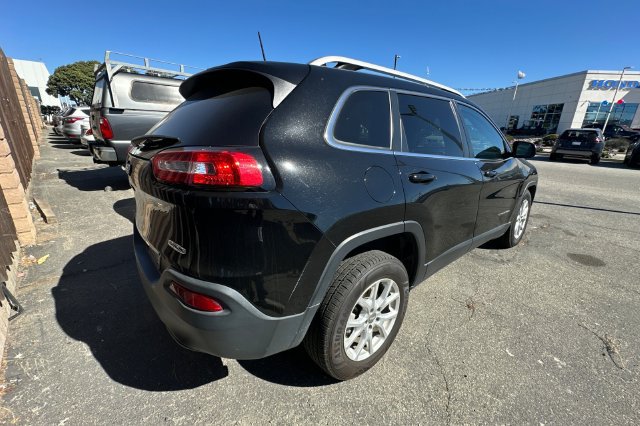Used 2018 Jeep Cherokee Latitude Plus FWD image 5
