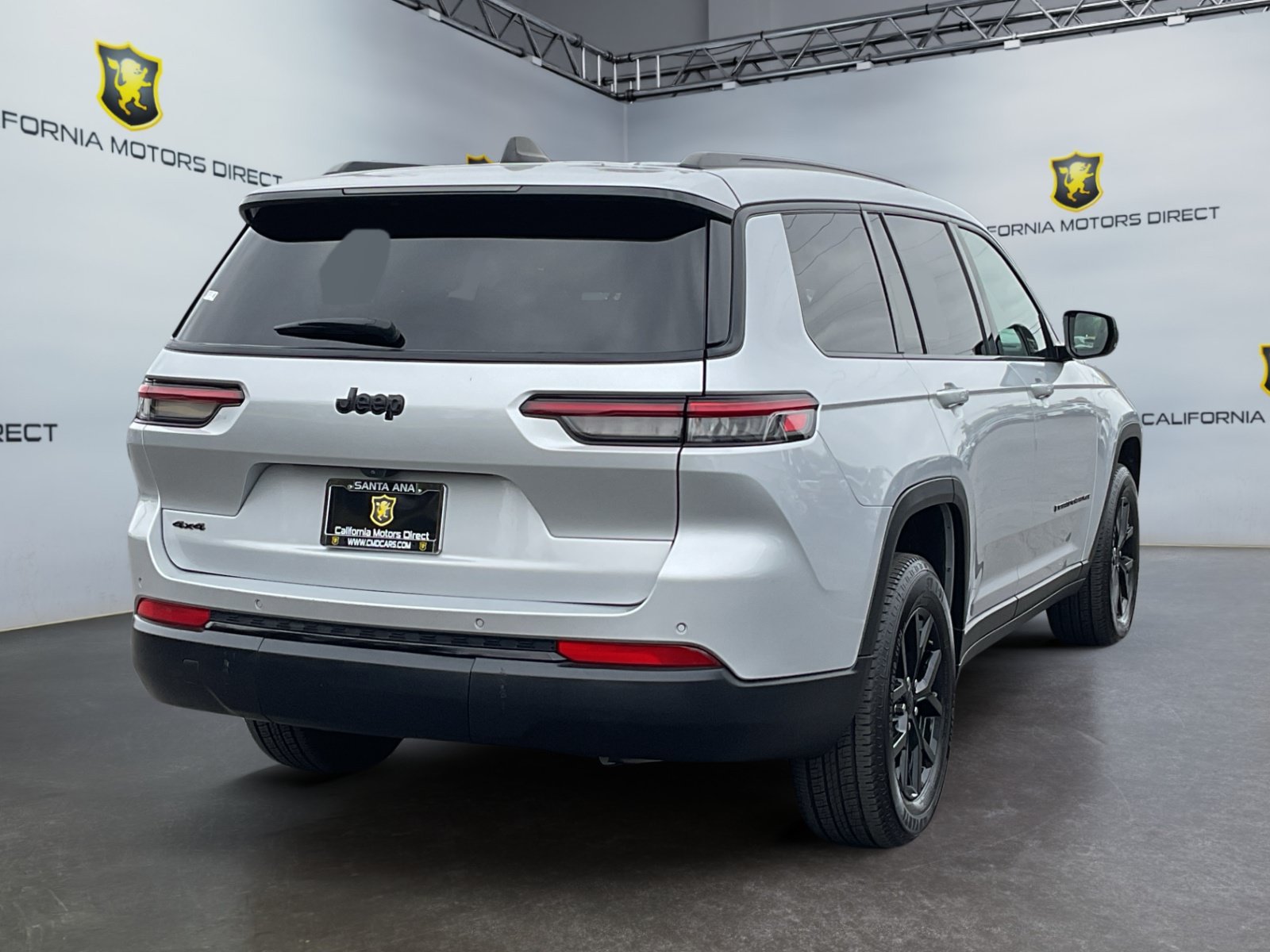 Used 2024 Jeep Grand Cherokee L Laredo AWD/4WD image 5