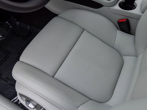 New 2025 Porsche Macan image 27