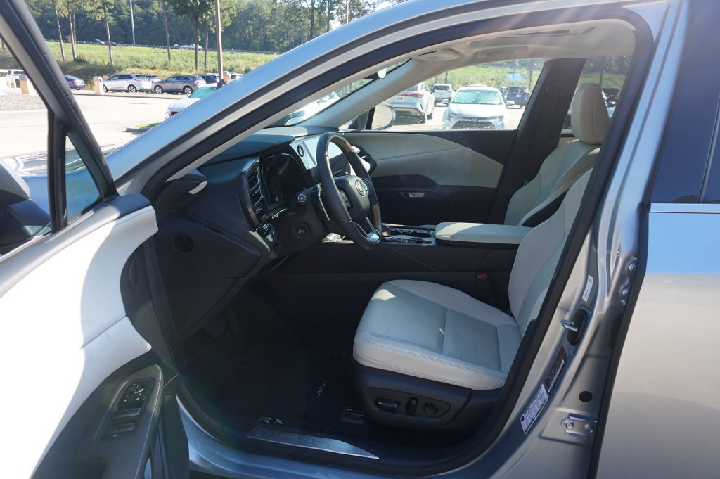 Used 2024 Lexus RX 350 Premium w/ Accessory Package (Z1) FWD image 2