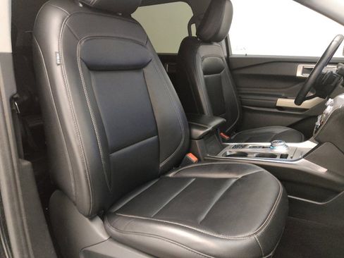 Used 2021 Ford Explorer XLT w/ Equipment Group 202A image 21