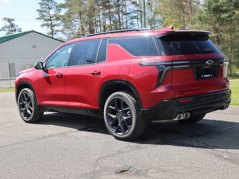Used 2026 Chevrolet Traverse RS w/ LPO, Floor Liner Package AWD/4WD image 5