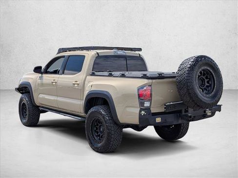 Used 2017 Toyota Tacoma TRD Off-Road AWD/4WD image 7
