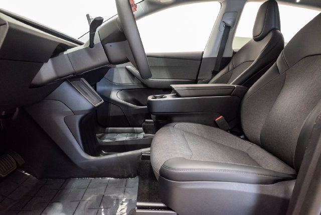 Used 2026 Tesla Model Y Long Range AWD/4WD image 9