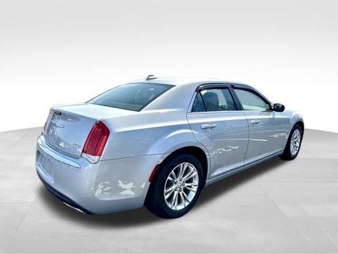 Used 2020 Chrysler 300 Touring w/ Driver Convenience Group image 7