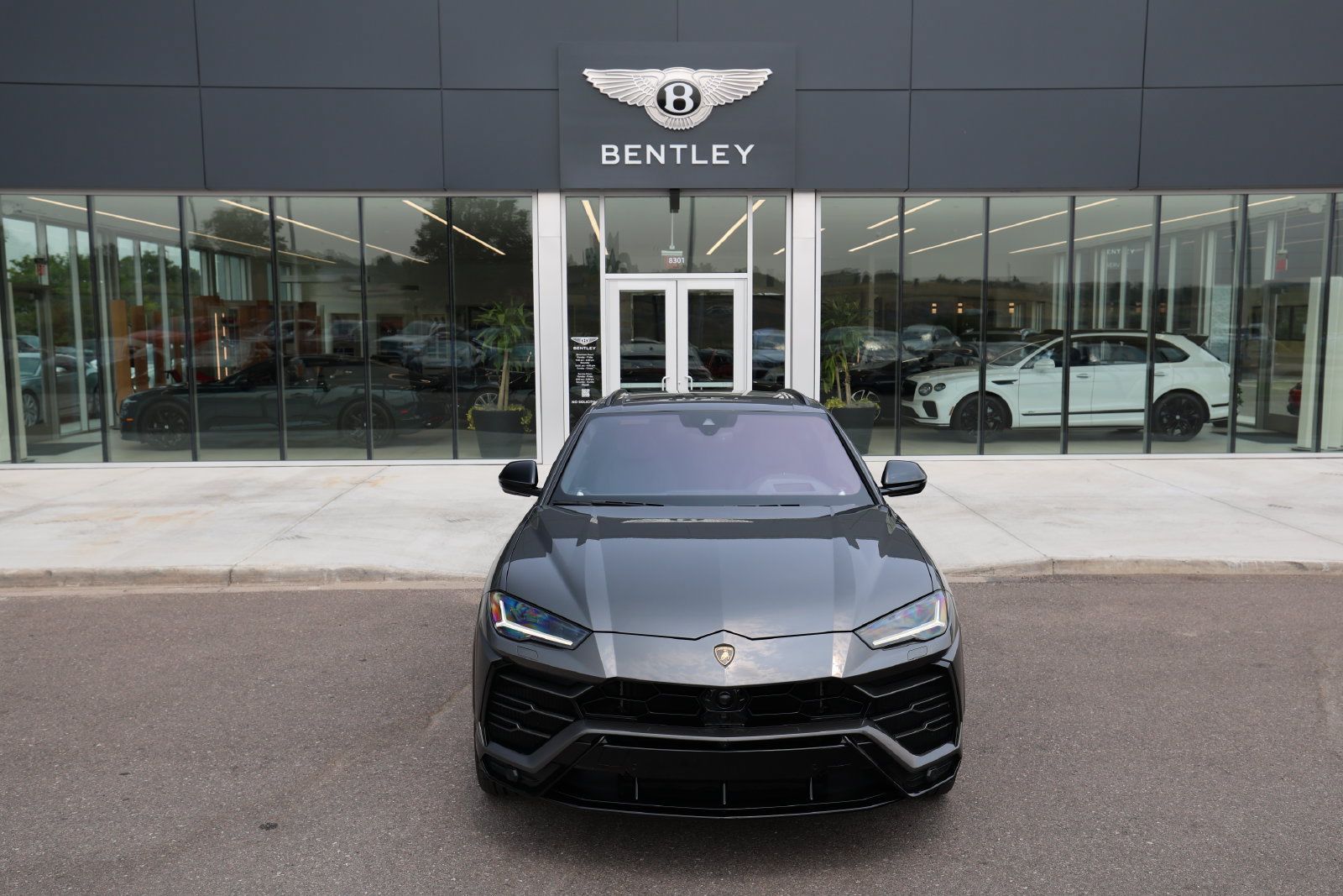 Used 2021 Lamborghini Urus AWD/4WD image 16