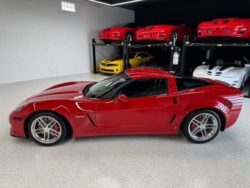 Used 2007 Chevrolet Corvette Z06 w/ Preferred Equipment Group RWD image 9