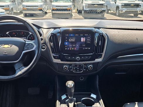 Used 2020 Chevrolet Traverse LT w/ Driver Confidence II Package FWD image 11