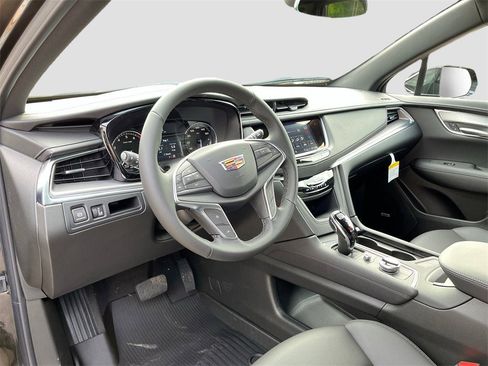 New 2025 Cadillac XT5 Luxury w/ LPO, Floor Liner Package image 9