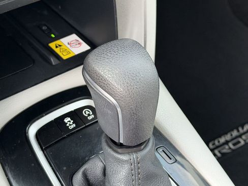 Used 2023 Toyota Corolla Cross LE w/ Moonroof Package FWD image 21