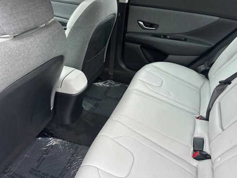 Used 2021 Hyundai Elantra Limited image 12