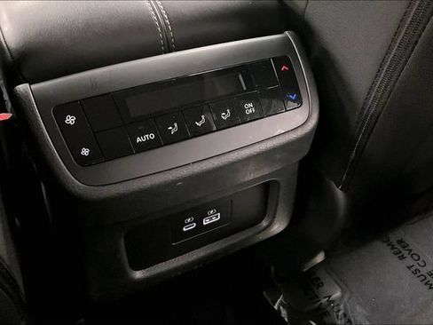 Used 2024 Nissan Pathfinder SV AWD/4WD image 34
